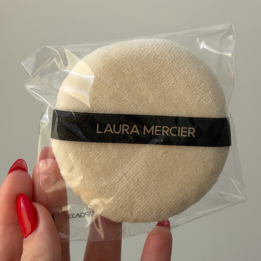 ‼️FREE‼️NEW‼️Laura Mercier Powder Puff - Picture 2 of 3
